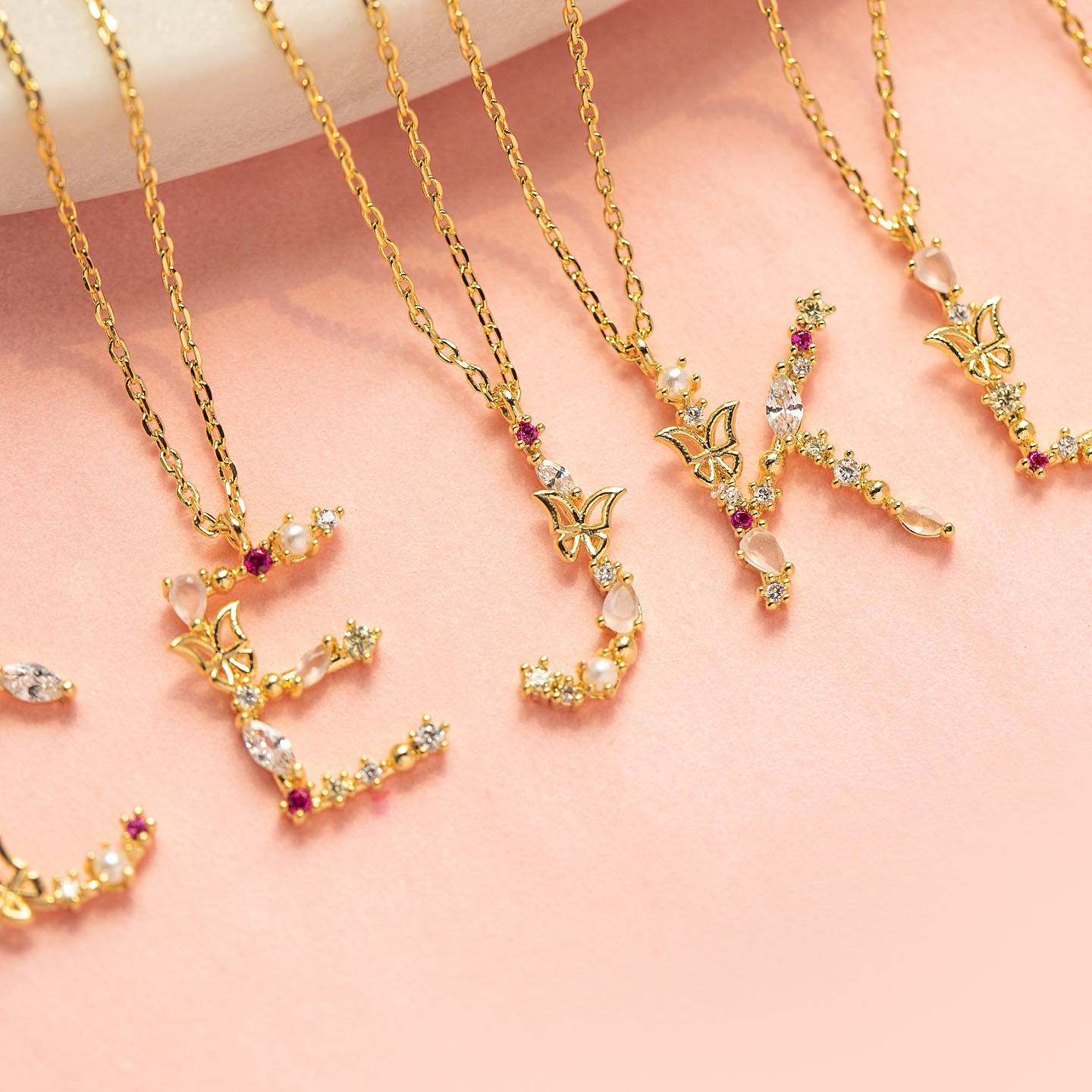 Colar com Letra e Pedra Borboleta - Pronta Entrega | Ideal para Presente