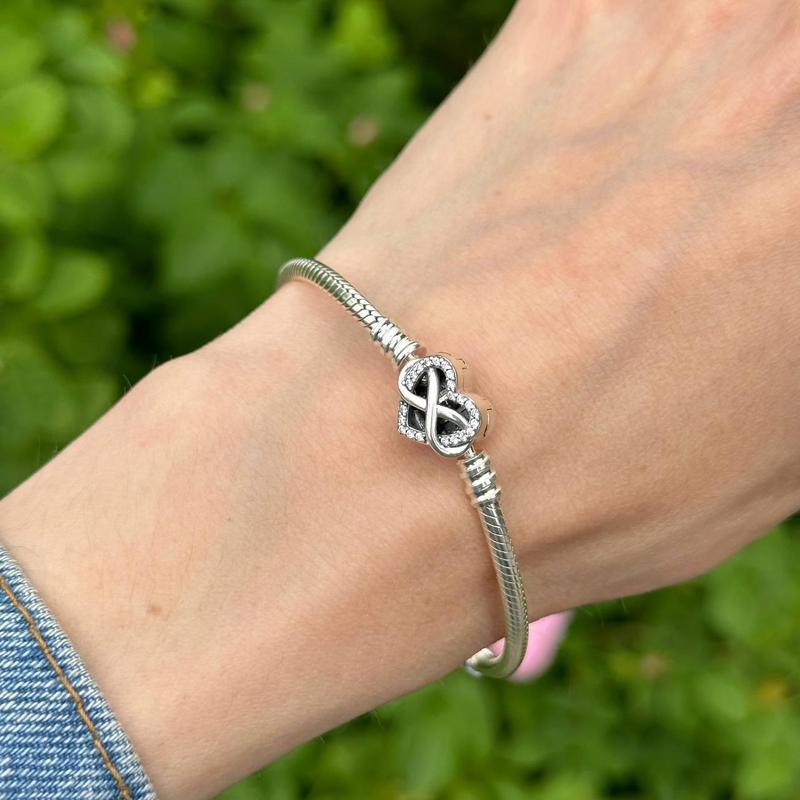 Bracelete Prata em Trama e Fecho Coração Infinito Brilhante
