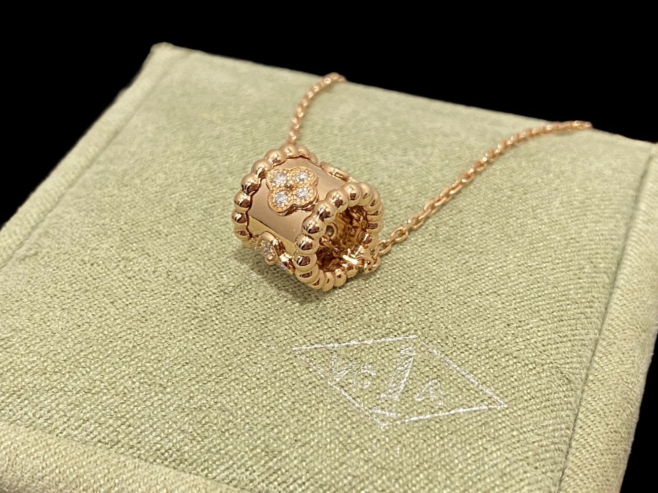 Colar Perlée Clovers