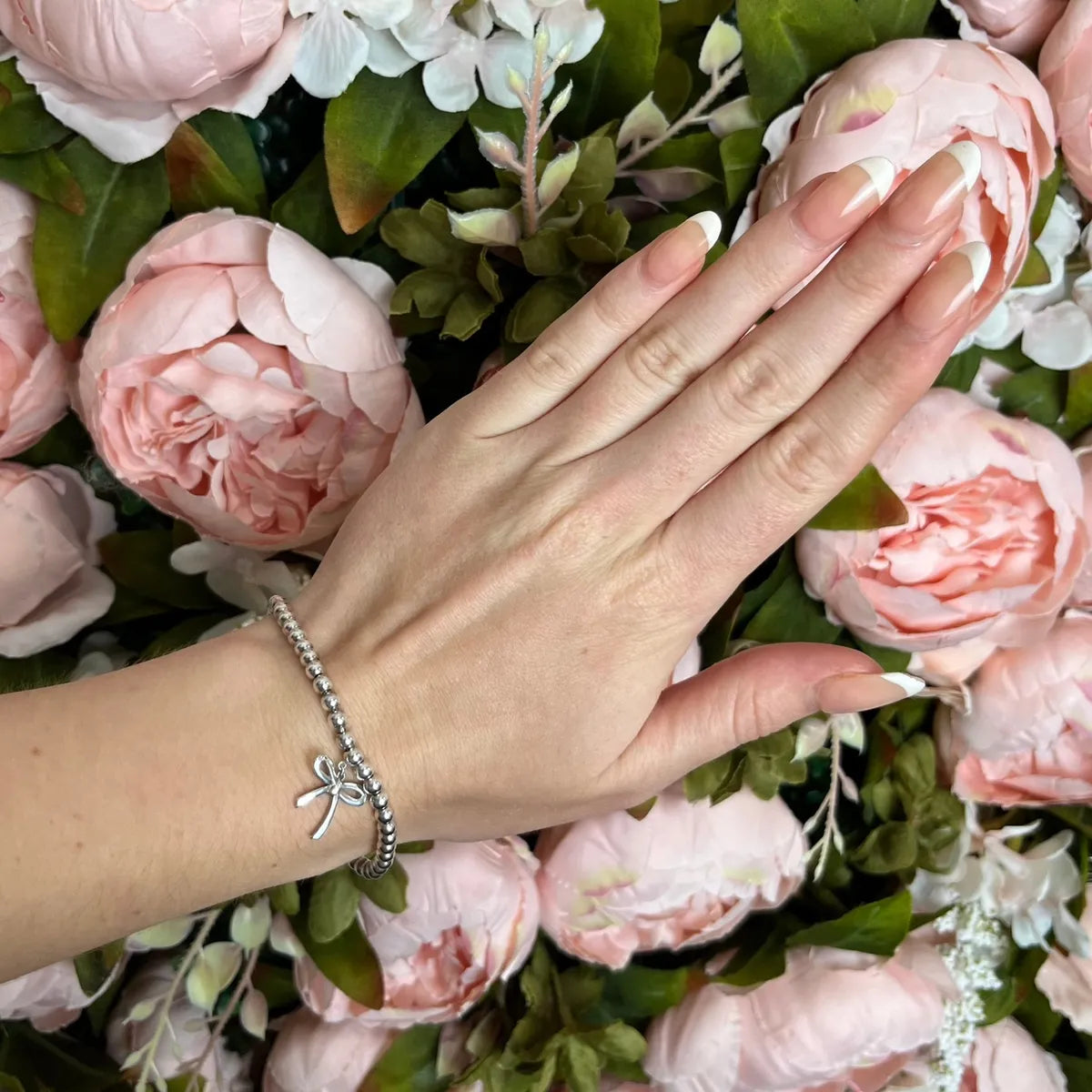 Pulseira Contas e Laço