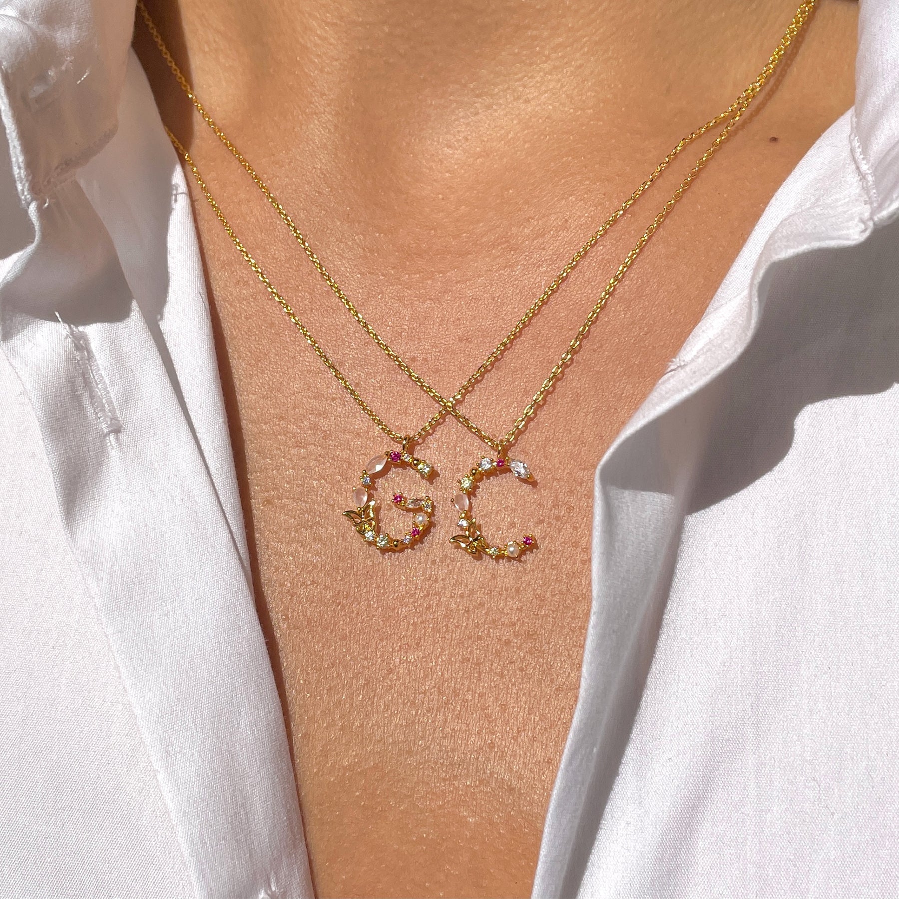 Colar com Letra e Pedra Borboleta em Prata 925 e Banho de Ouro 18K