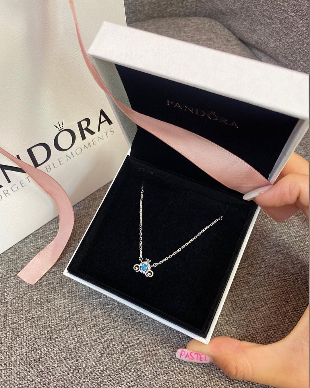 Colar Carruagem Cinderela - Wayne Joias