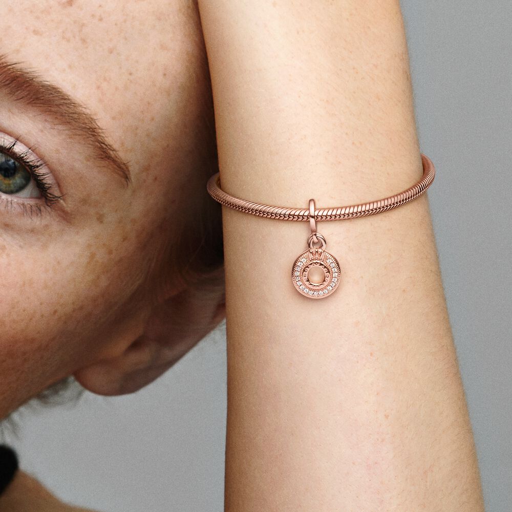 Charm Pendente O Coroado Em Pavé Bilhante - Wayne  Joias