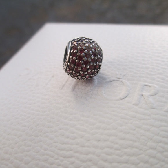 Charm De Prata Pavê Vermelho