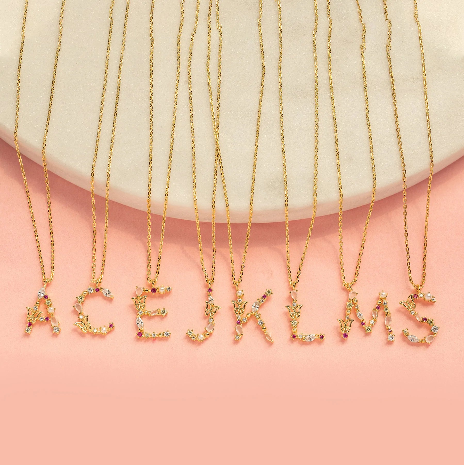 Colar Letra Borboleta