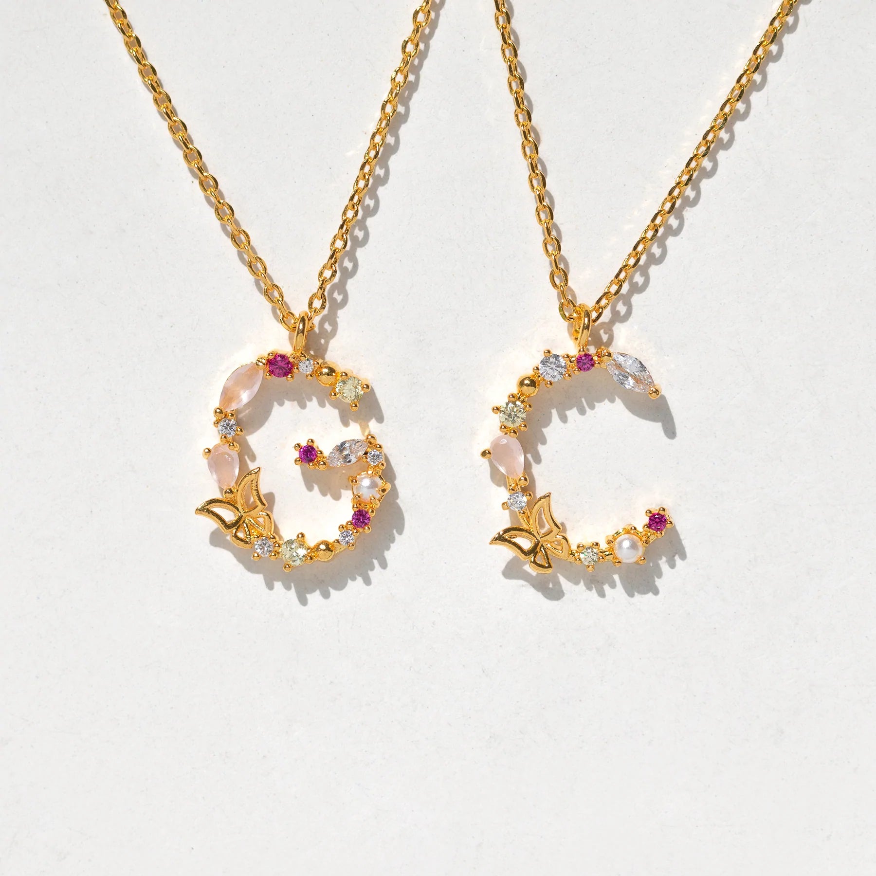 Colar Letra Borboleta