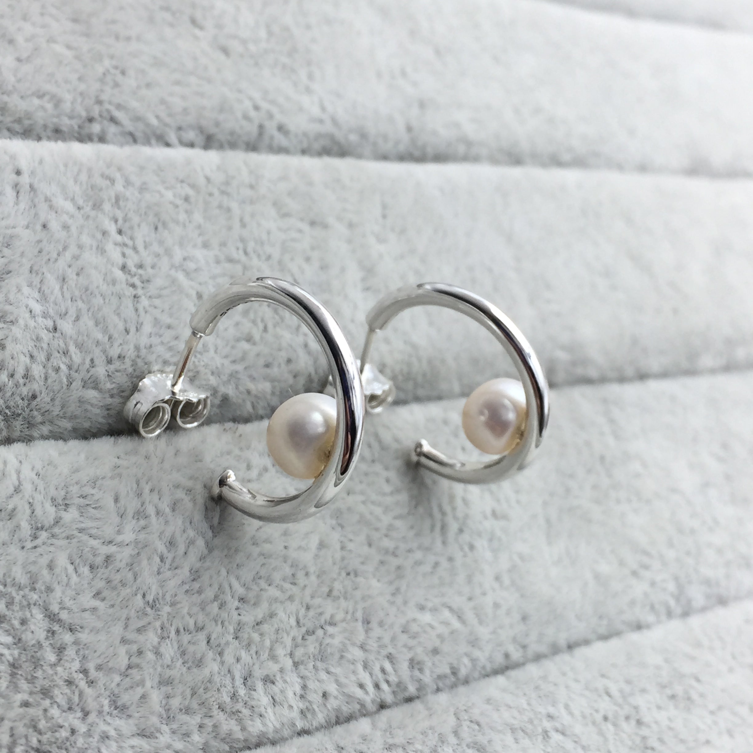 Brinco Esfera Classica - Wayne Joias