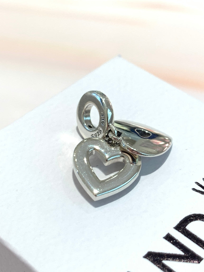 Charm Pendente Duplo Coração Branco Perolado