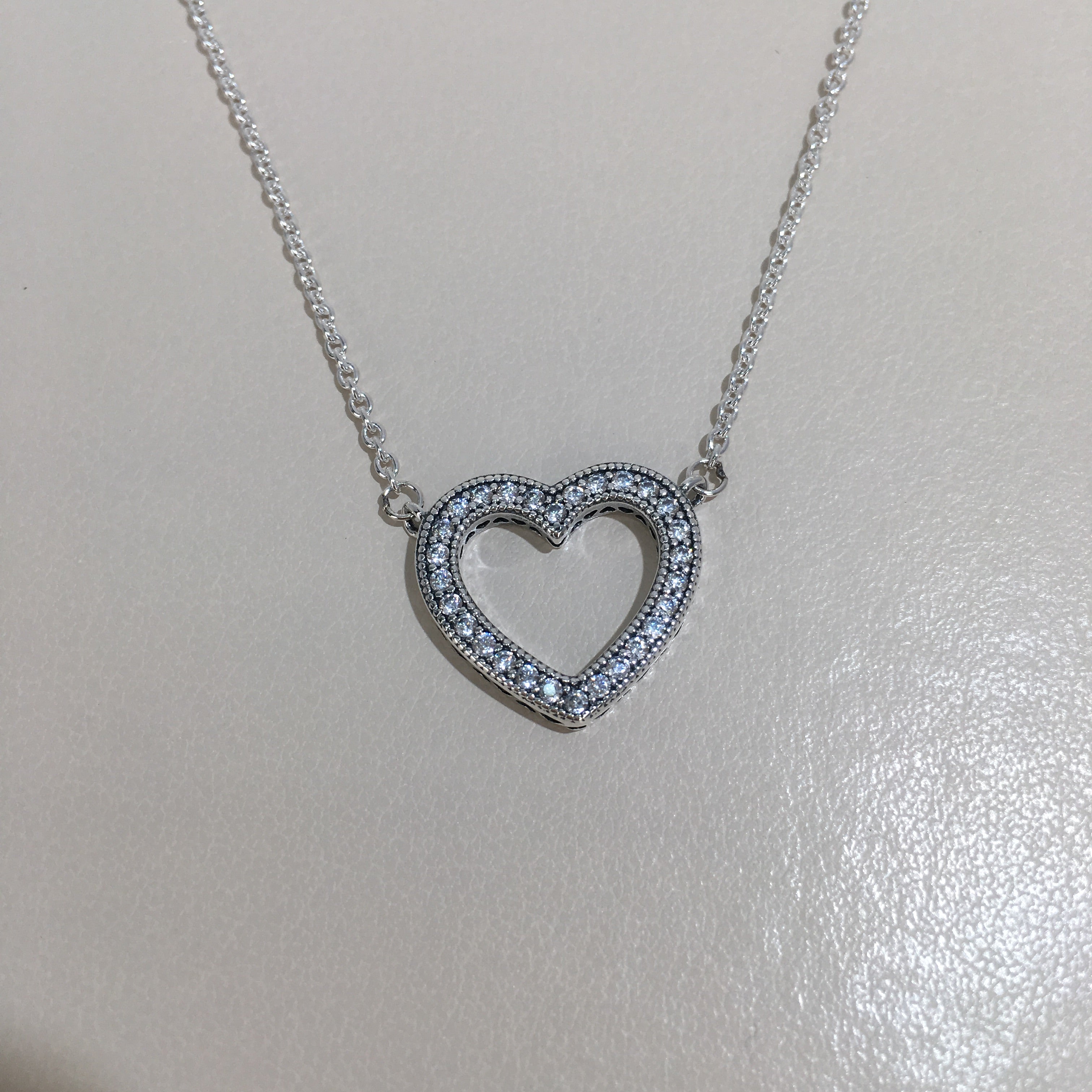 Colar de Coração Aberto Cintilante - Wayne Joias