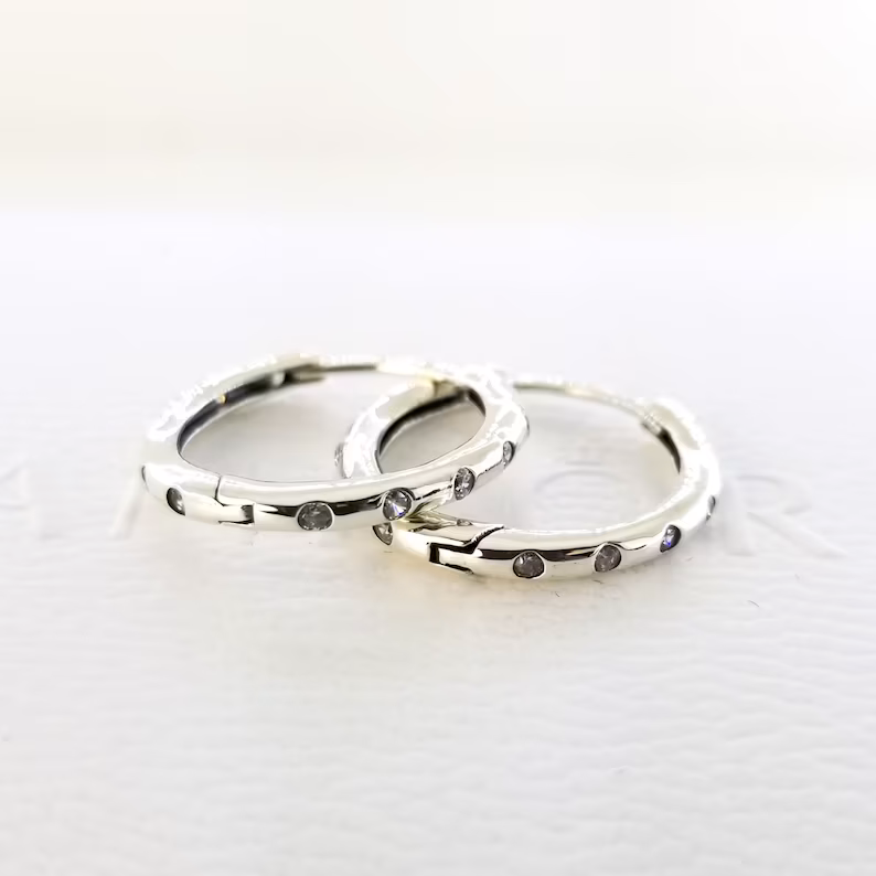 Brinco Argola Ponto de Luz - Wayne Joias