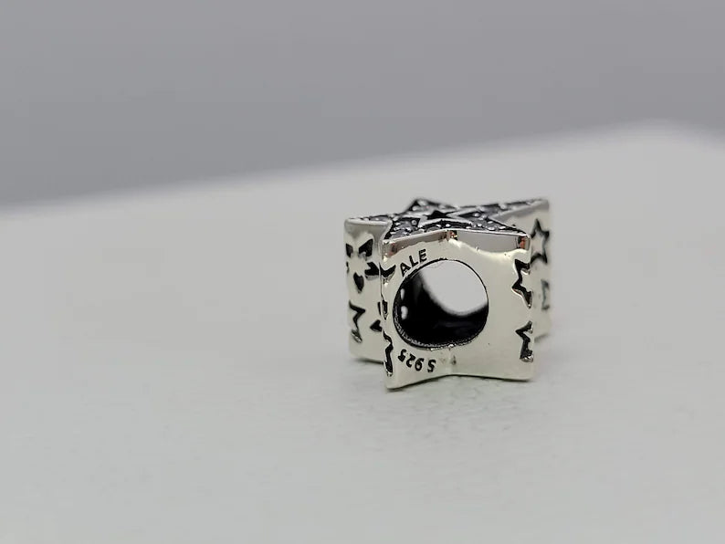 Charm De Estrela Brilhante Assimetrico