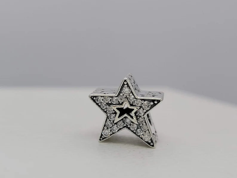 Charm De Estrela Brilhante Assimetrico