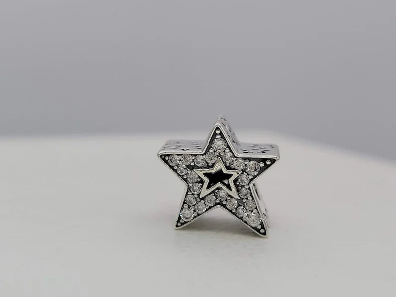 Charm De Estrela Brilhante Assimetrico