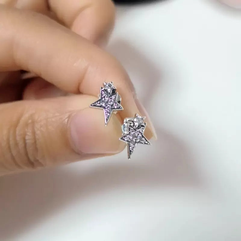 Brincos de Estrelas Assimétricas Cintilantes - Wayne Joias