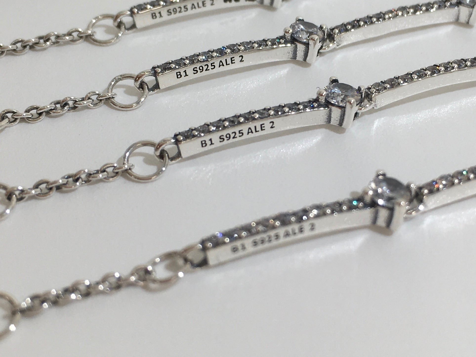 Pulseira com Barra Brilhante - Wayne  Joias